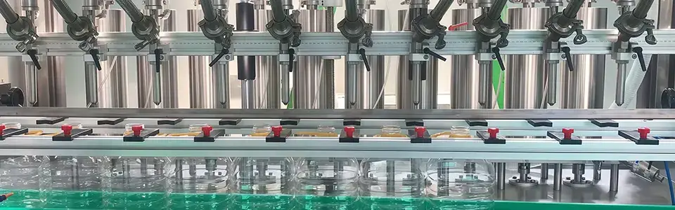 Sistema integrato di confezionamento di liquidi