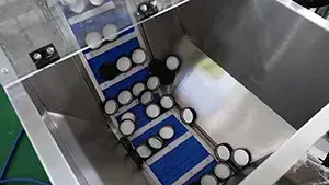 Macchina tappatrice automatica a testa singola