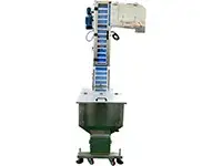 Elevatore e alimentatore automatico di tappi