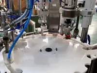 Macchina riempitrice monoblocco automatica