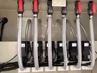 Riempitrice per liquidi con pompa a ingranaggi