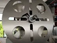 Etichettatrice automatica con manicotto termoretraibile