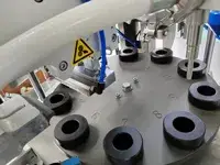 Macchina a ultrasuoni per la sigillatura delle estremità dei tubi